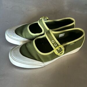 Like new Vans Mary Jane's
